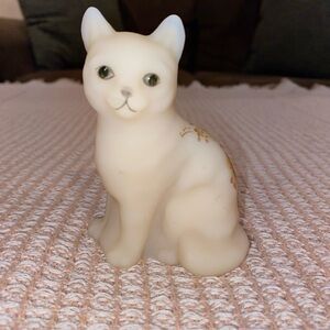 Fenton HP Yellow Daisies On Custard Glass Sitting Cat Figurine by E. Thomas